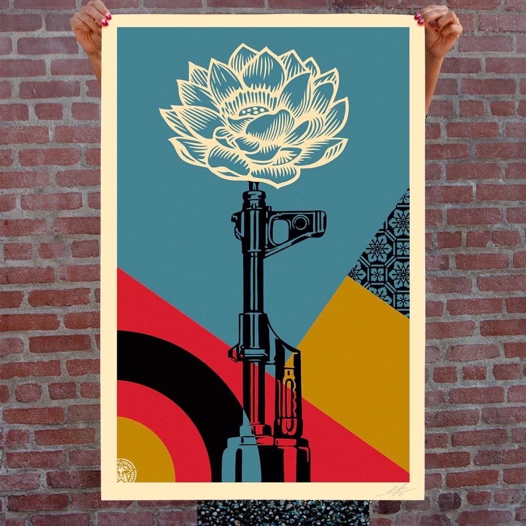 [fr]Shepard Fairey (Obey Giant) - AK-47 Lotus[en]Shepard Fairey (Obey Giant) - AK-47 Lotus
